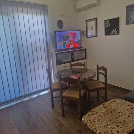 Vera Apartment Kampor Exterior foto