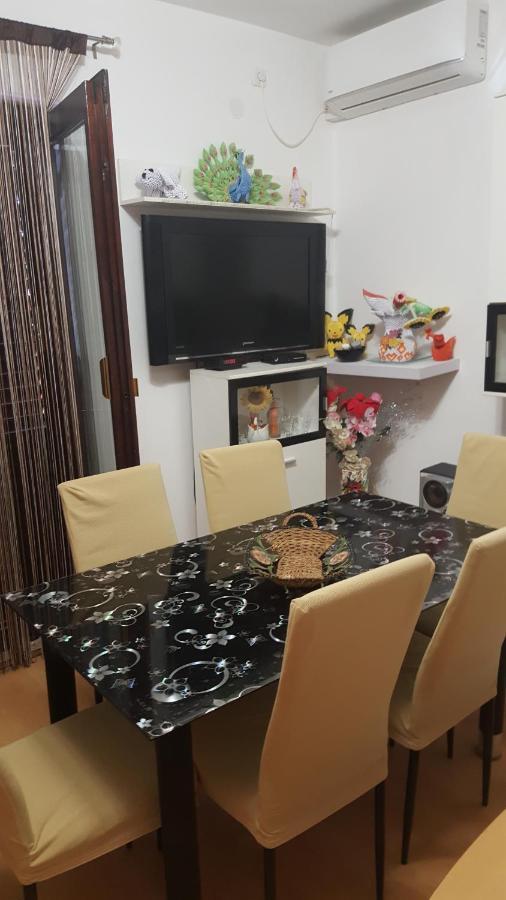 Vera Apartment Kampor Exterior foto