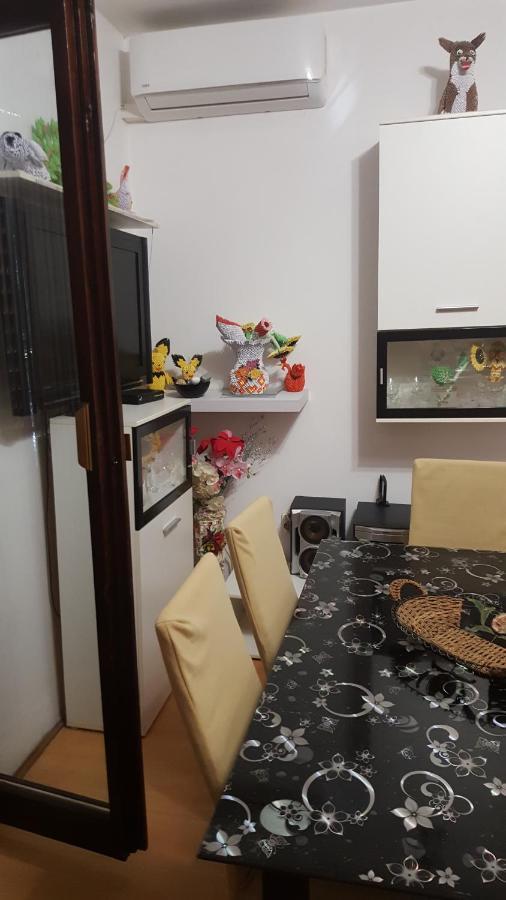 Vera Apartment Kampor Exterior foto