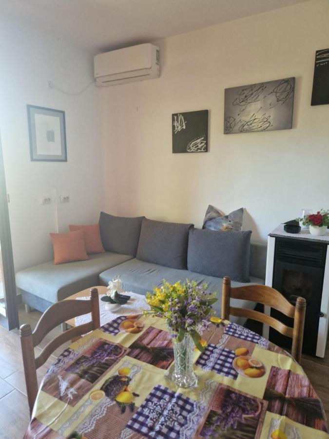 Vera Apartment Kampor Exterior foto