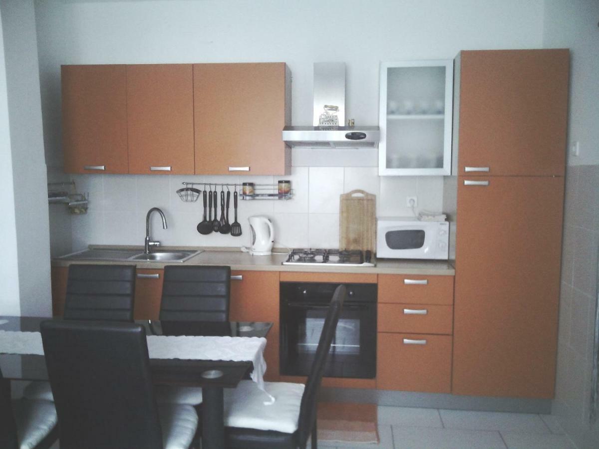 Vera Apartment Kampor Exterior foto